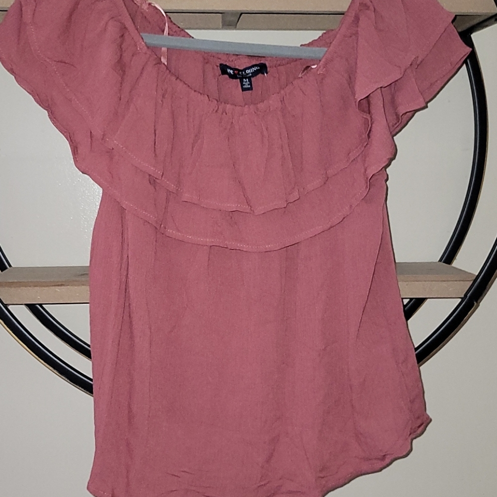 Off the shoulder pink colored top 🙋🏾♀️ - Picture 3 of 4